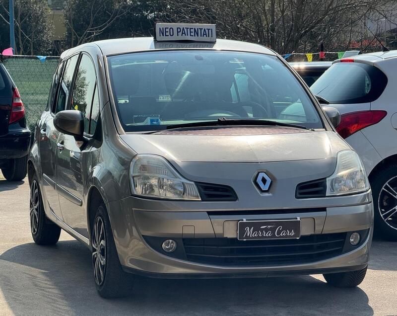 Usata Renault Grand Modus 102 CV (75 kW) 2008 Marrone Monovolume