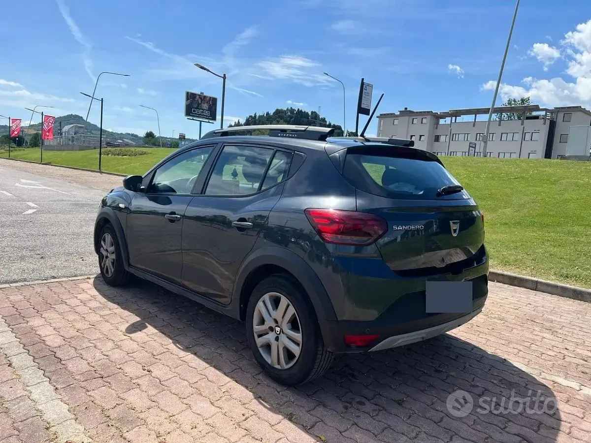 Usata Dacia Sandero Comfort 101 CV (74 kW) 2021 Grigio Berlina