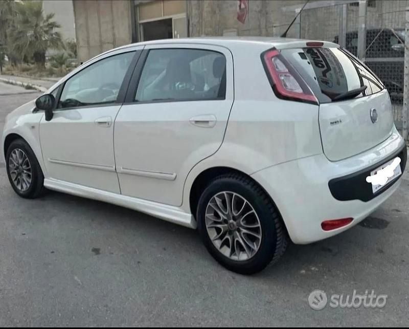 Usata Fiat Grande Punto 85 CV (62 kW) 2011 Bianco Utilitaria