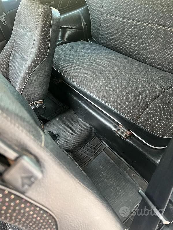 Usata Lada niva 80 CV (58 kW) 2005 SUV