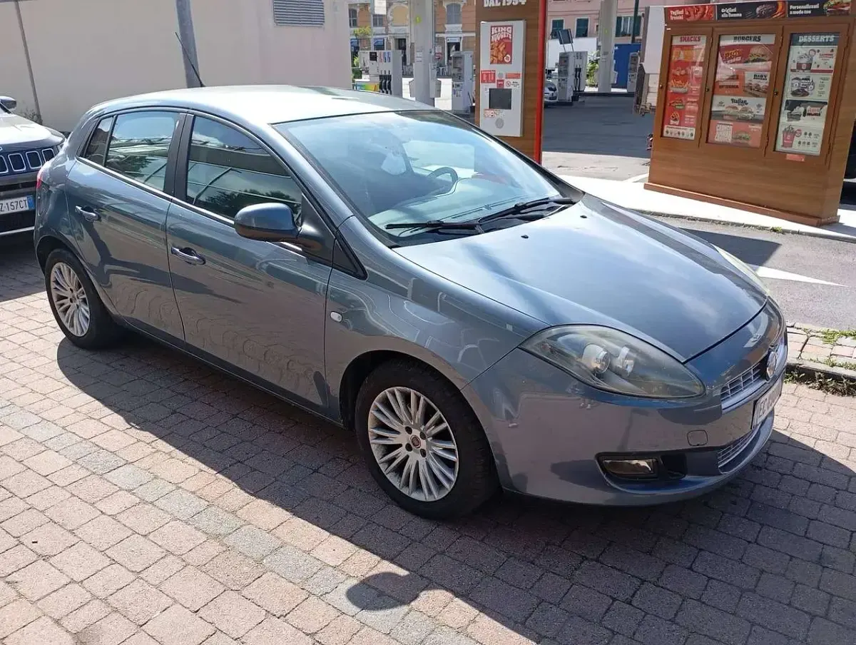 Usata Fiat Bravo Dynamic 120 CV (88 kW) 2010 Blu/azzurro Utilitaria