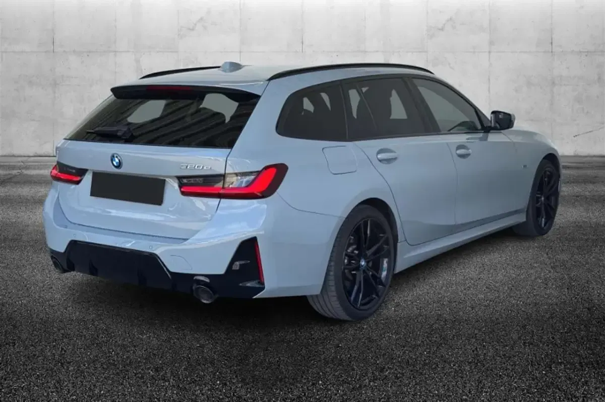 Usata BMW 320e M Sport 204 CV (150 kW) 2023 Grigio Station wagon