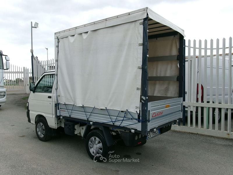 Begagnad Piaggio Porter 64 HK (47 kW) 2015 Vit