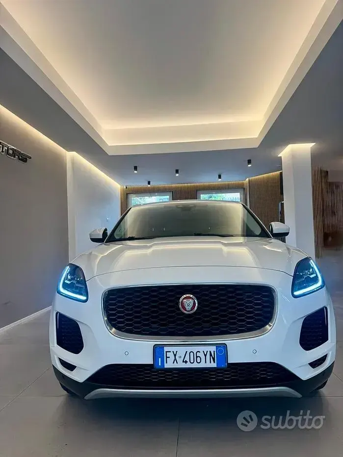 Usata Jaguar E-Pace R-Dynamic 150 CV (110 kW) 2019 Bianco SUV