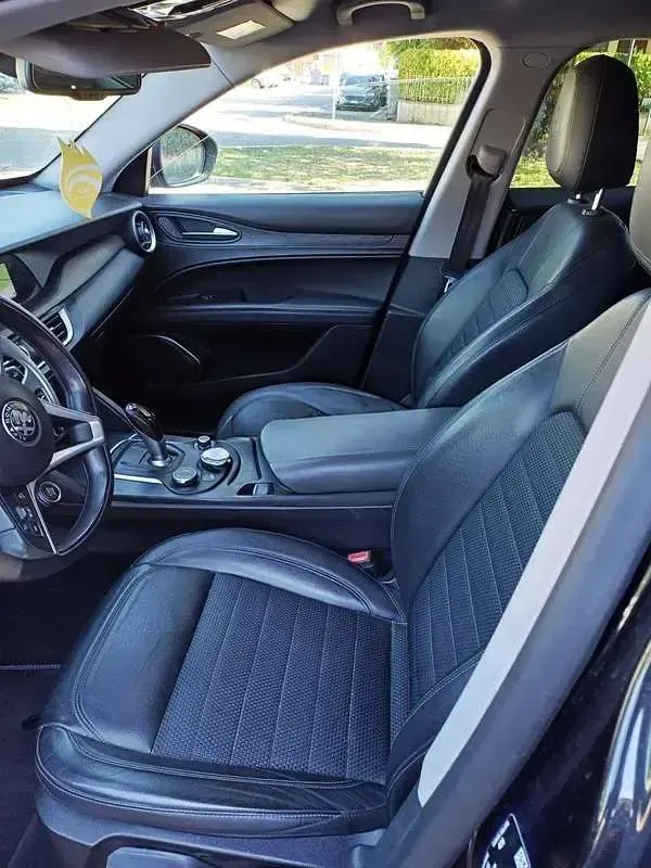 Usata Alfa Romeo Stelvio Business 179 CV (131 kW) 2017 Nero SUV