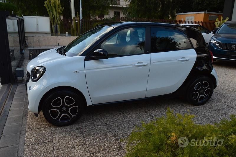 Begagnad Smart ForFour Prime 90 HK (66 kW) 2017 Vit Halvkombi