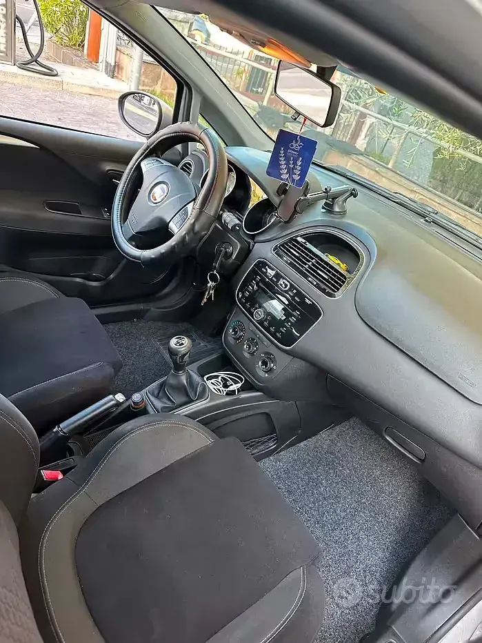 Usata Fiat Punto 69 CV (50 kW) 2015 Grigio Utilitaria