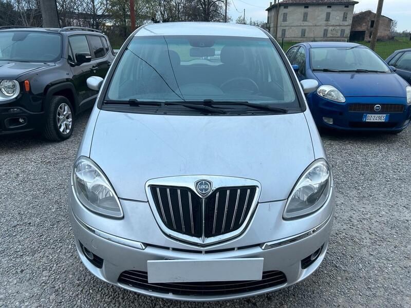 Usata Lancia Musa 77 CV (56 kW) 2009 Argento Monovolume