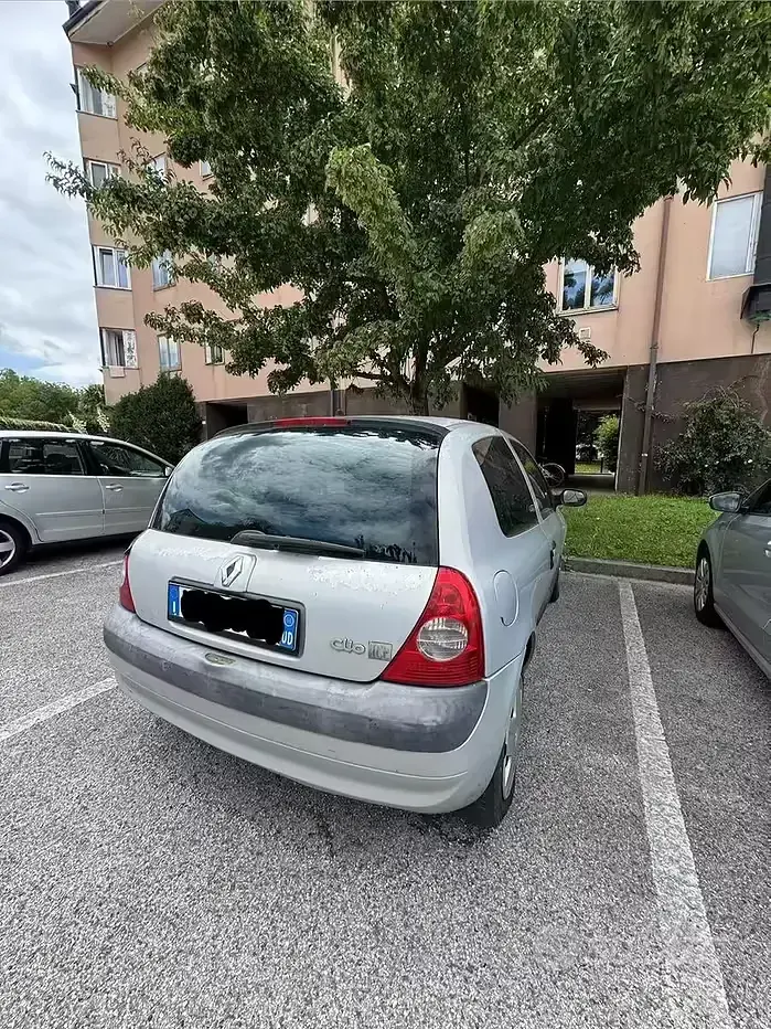 Usata Renault Clio II 58 CV (42 kW) 2004 Grigio Berlina