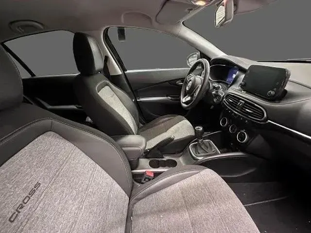 Usata Fiat Tipo Cross 95 CV (69 kW) 2021 Nero Berlina