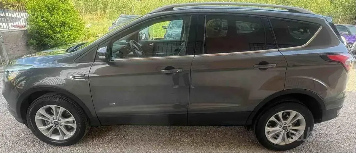Usata Ford Kuga Titanium 150 CV (110 kW) 2017 Grigio SUV