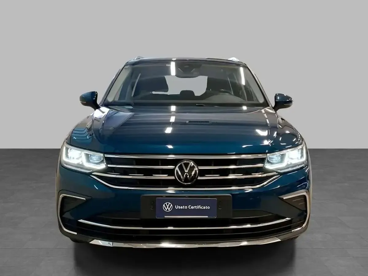 Usata VW Tiguan Elegance 150 CV (110 kW) 2021 Night shade blue SUV