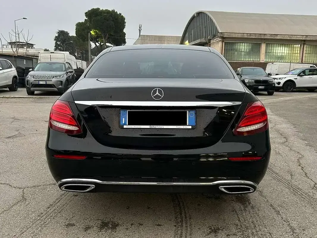 Usata Mercedes E200 Executive 150 CV (110 kW) 2018 Nero Berlina