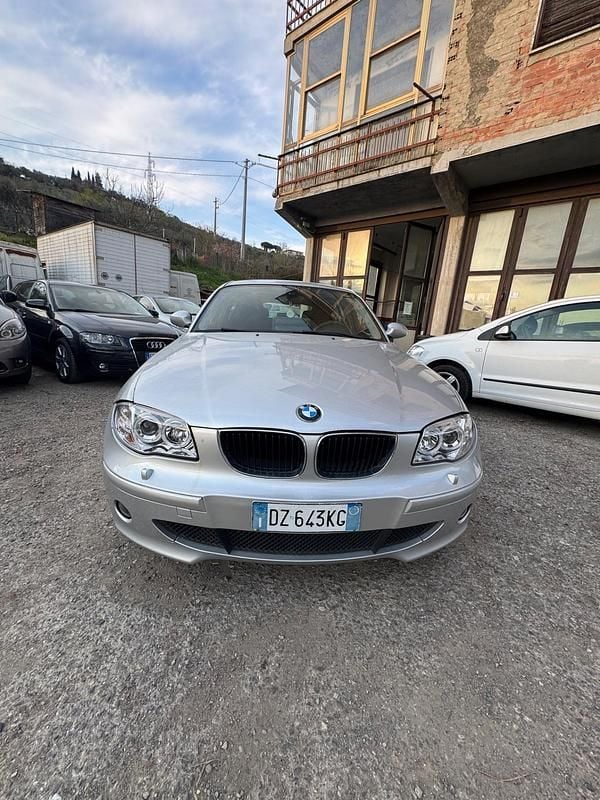 Usata BMW 120 176 CV (129 kW) 2007 Argento Utilitaria