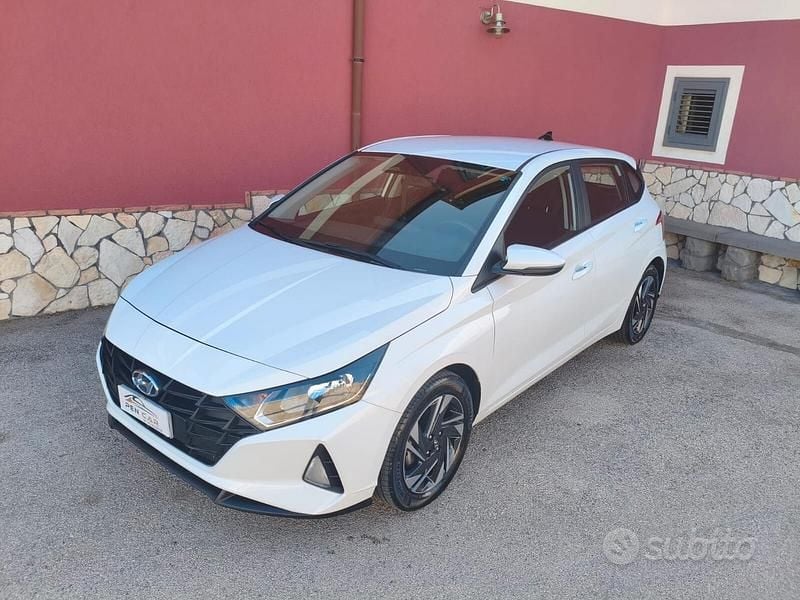 Usata Hyundai i20 84 CV (61 kW) 2023 Bianco Utilitaria