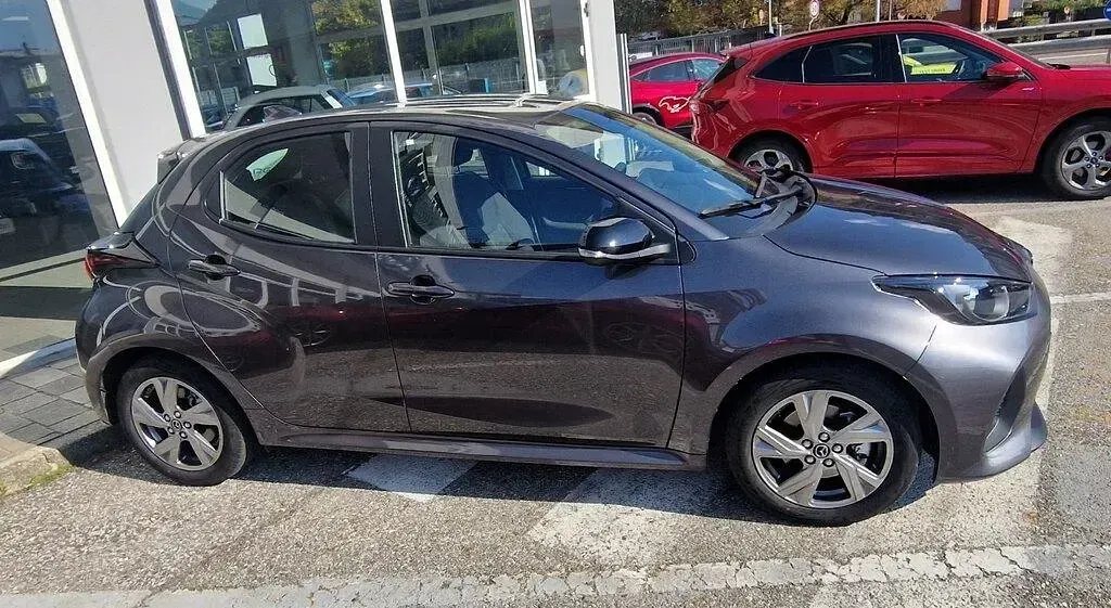 Usata Mazda 2 116 CV (85 kW) 2024 Lead grey Utilitaria