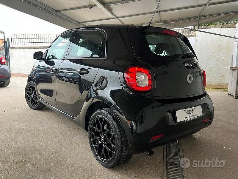 Usata Smart ForFour Prime 71 CV (52 kW) 2015 Nero Utilitaria