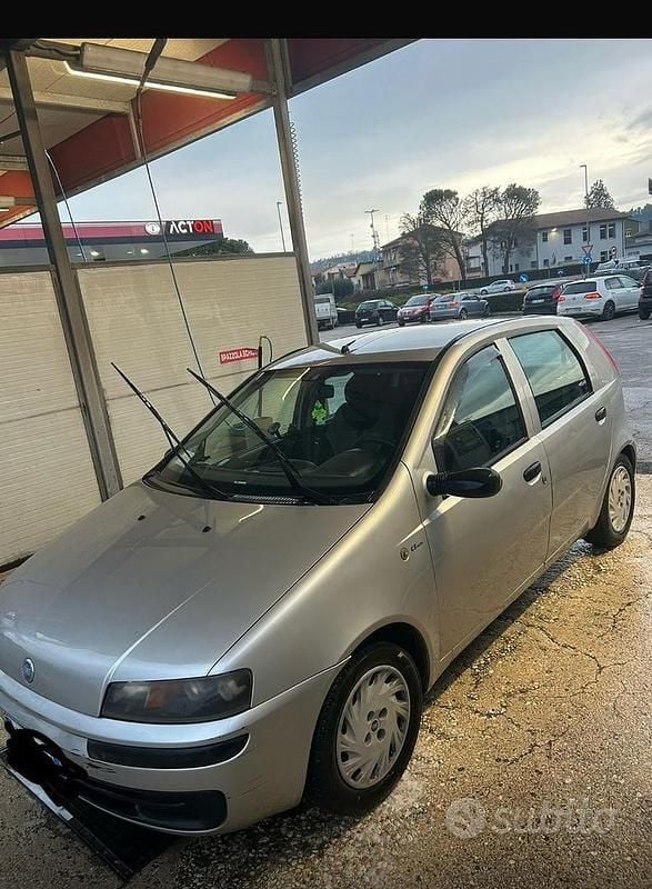 Usata Fiat Punto 80 CV (58 kW) 2000 Grigio Utilitaria