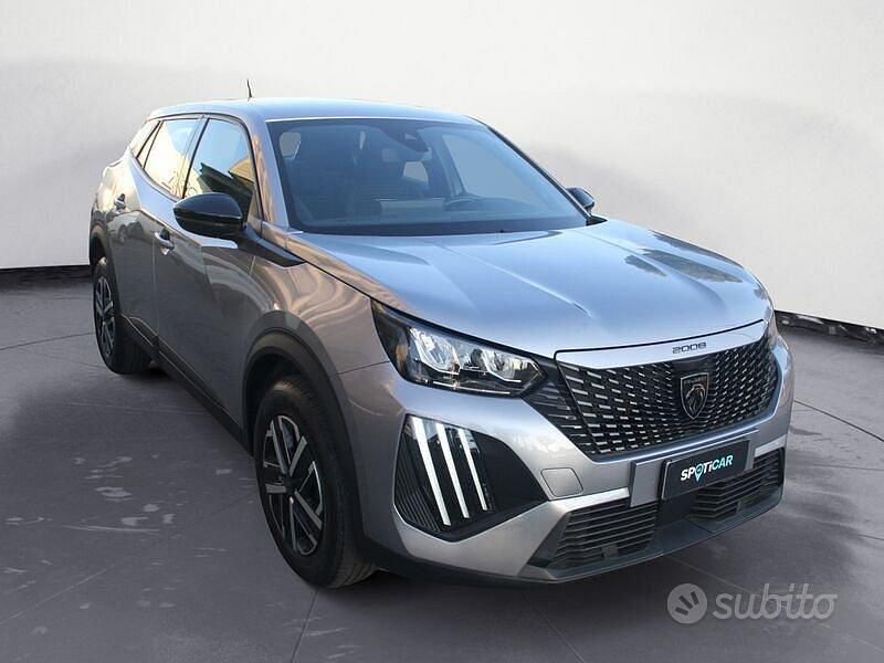 Usata Peugeot 2008 Active 102 CV (75 kW) 2024 Grigio SUV