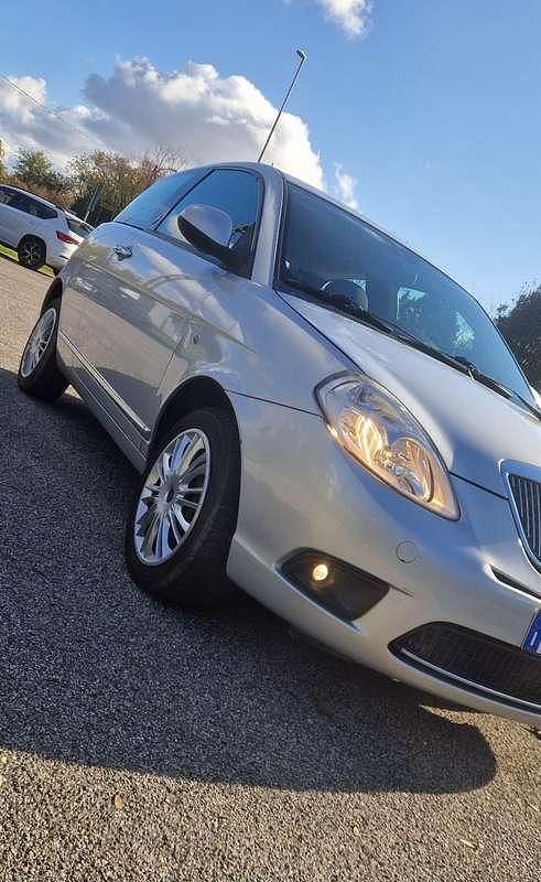 Usata Lancia Ypsilon 69 CV (50 kW) 2011 Argento Utilitaria