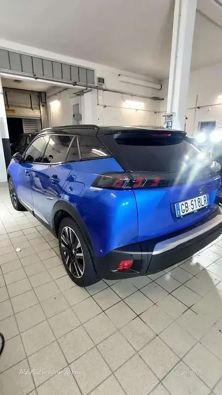 Usata Peugeot e-2008 GT-line 56 kW (77 CV) 2020 Bluazzurro SUV