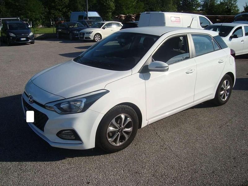 Usata Hyundai i20 75 CV (55 kW) 2019 Bianco Utilitaria