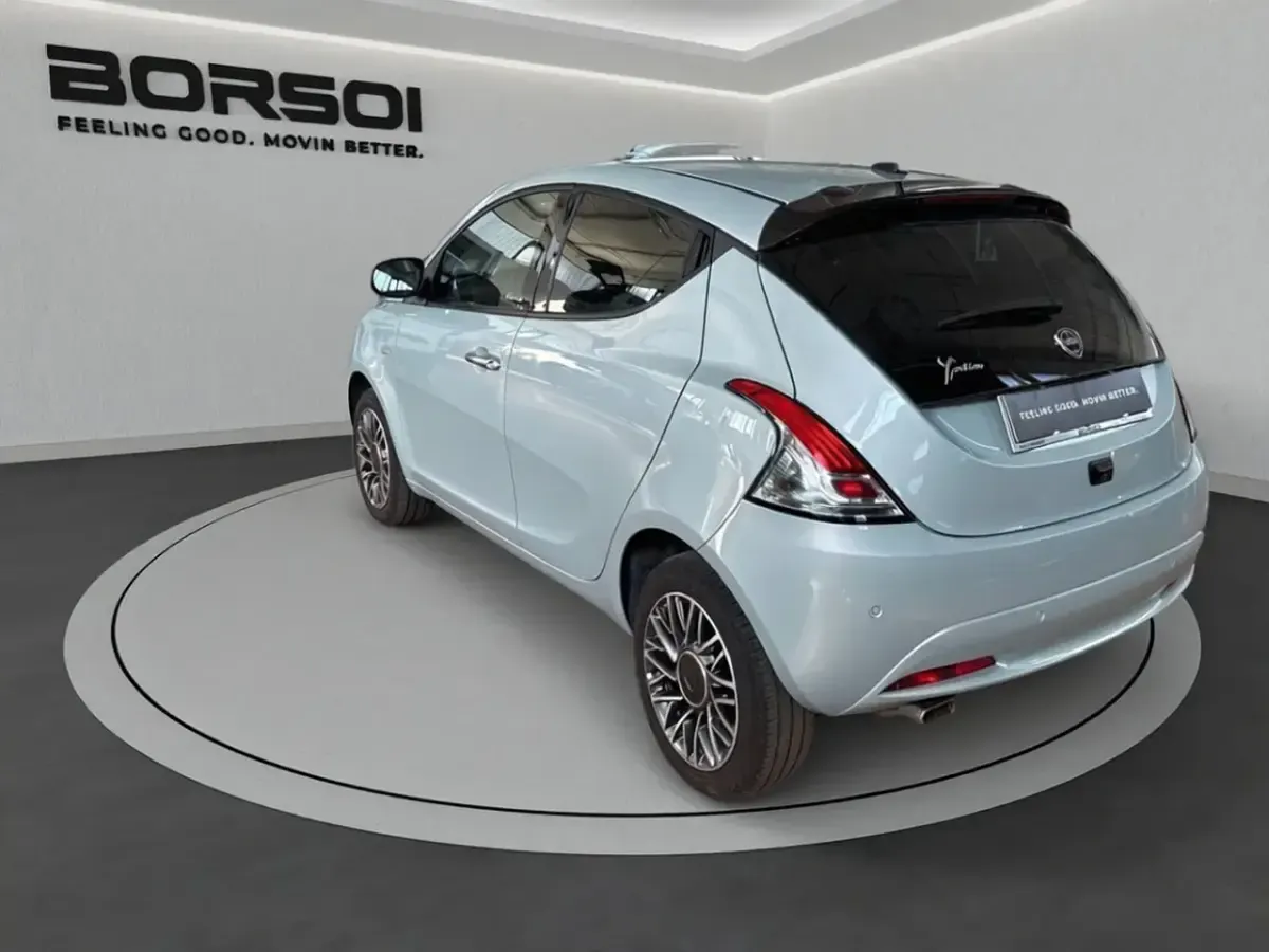 Usata Lancia Ypsilon 70 CV (51 kW) 2023 Azzurro Utilitaria