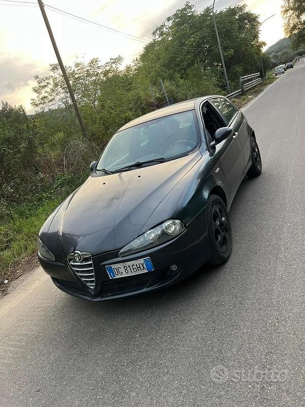 Usata Alfa Romeo 147 120 CV (88 kW) 2007 Nero Utilitaria