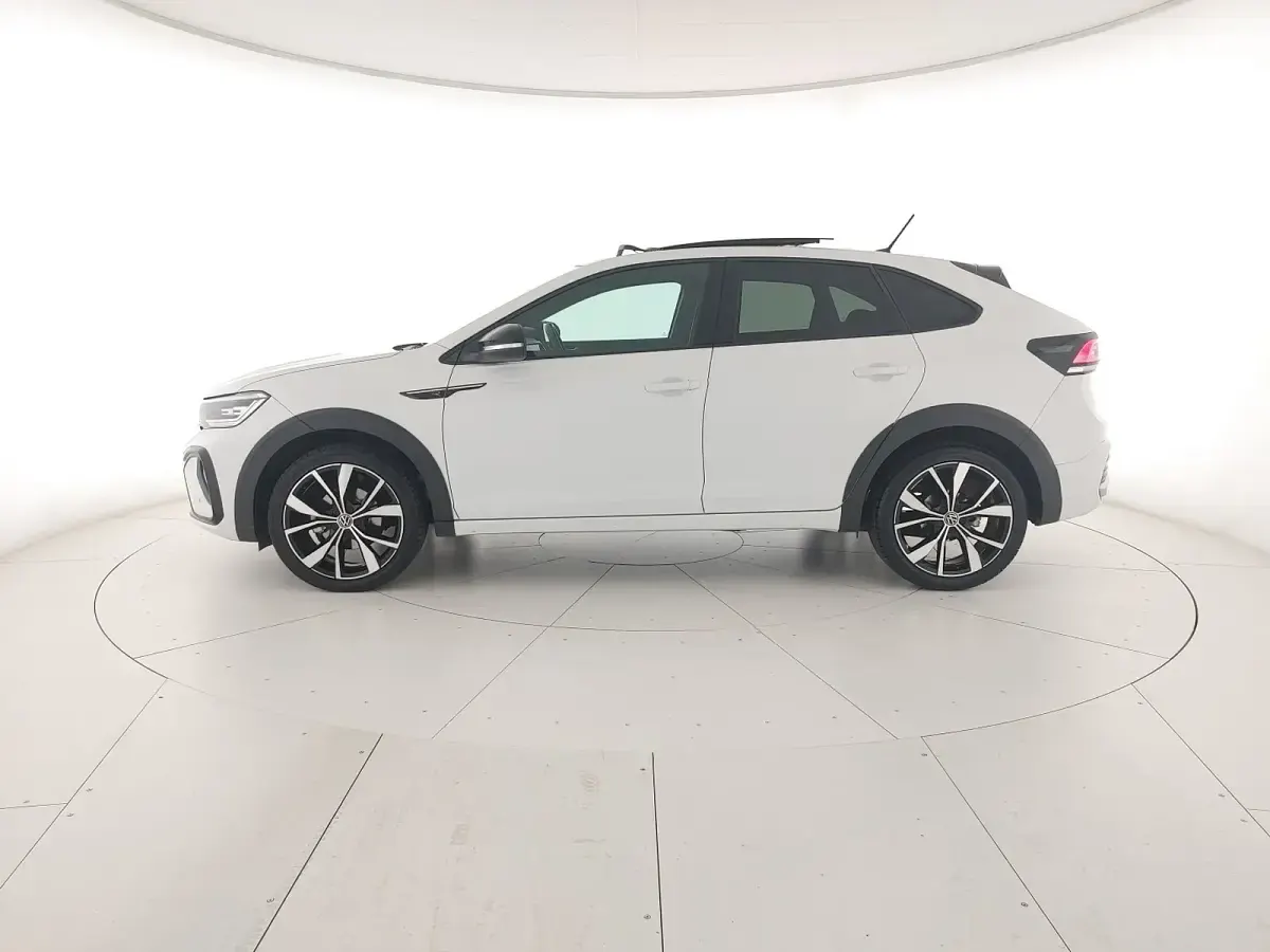 Usata VW Taigo R-line 110 CV (80 kW) 2023 Pure white nero SUV