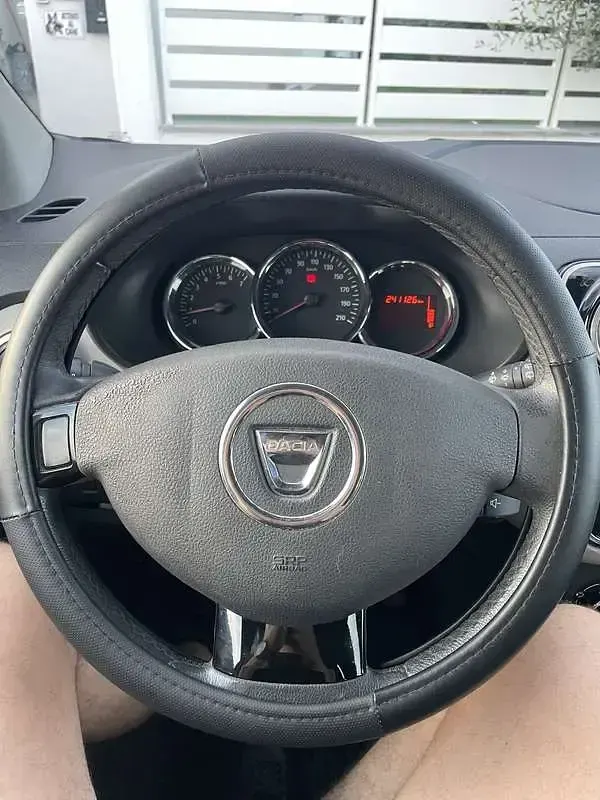 Begagnad Dacia Lodgy Lauréate 107 HK (78 kW) 2013 Minibuss