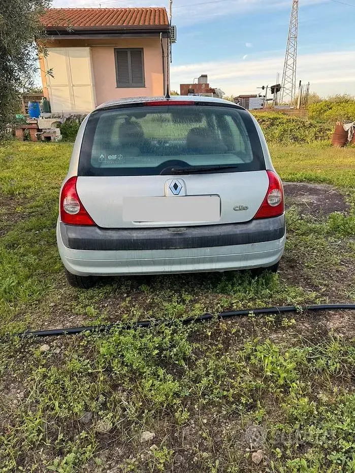 Usata Renault Clio 75 CV (55 kW) 2004 Grigio Utilitaria