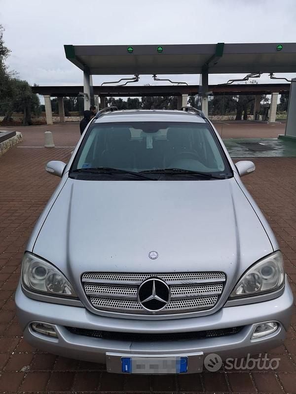 Usata Mercedes ML270 163 CV (119 kW) 2002 Grigio SUV