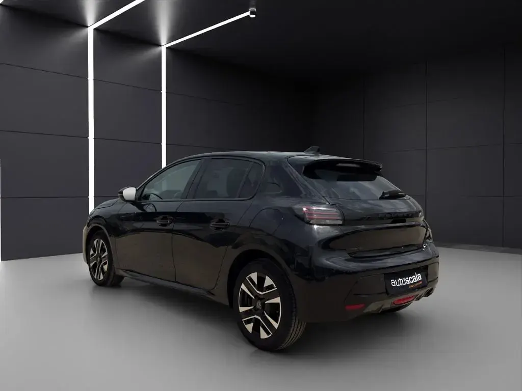 Usata Peugeot 208 Allure 101 CV (74 kW) 2025 Nero Utilitaria