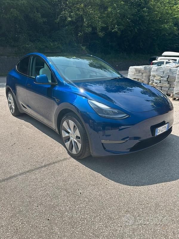 Blu Usata 2022 Tesla Model Y Long Range AWD SUV | 35.000 € (Buon prezzo) - Immagine 1/1