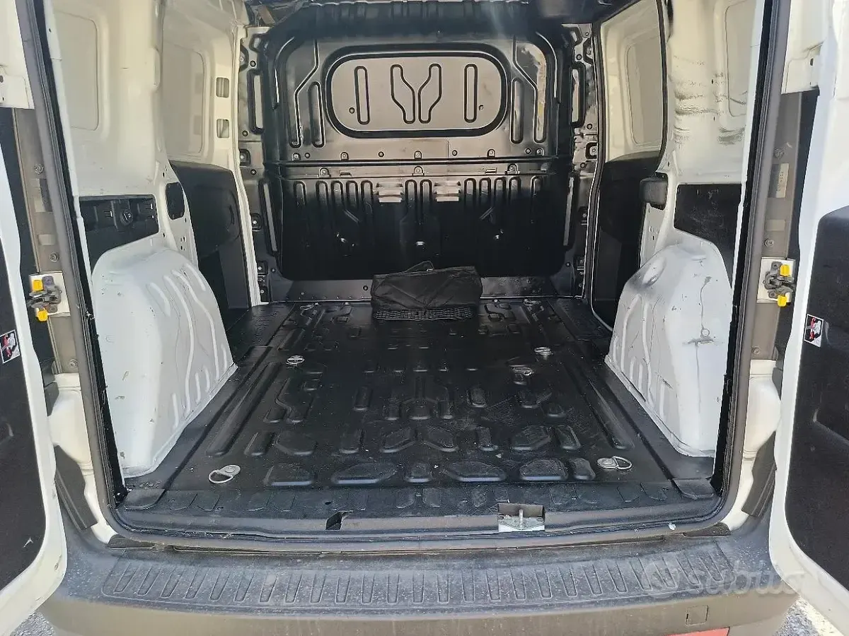 Usata Fiat Doblò 95 CV (69 kW) 2020 Bianco Monovolume
