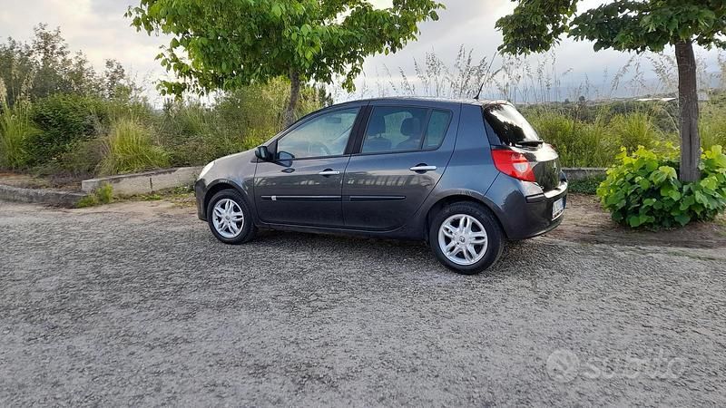 Usata Renault Clio II 85 CV (62 kW) 2007 Nero Berlina