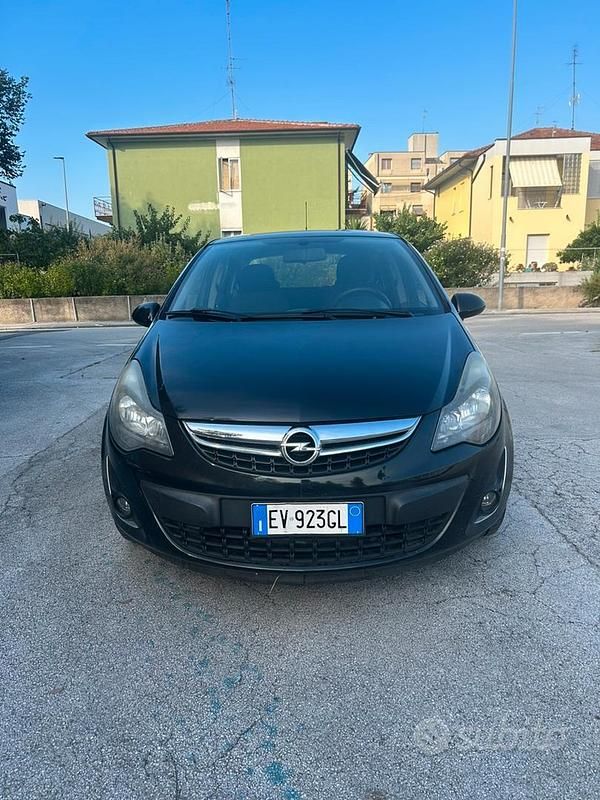 Nero Usata 2014 Opel Corsa Due volumi | 2500 € (Super prezzo) - Immagine 1/4