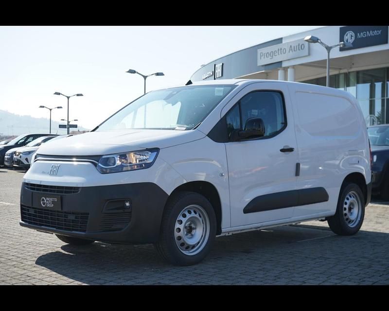 Bianco Usata 2024 Fiat Doblò Monovolume | 25.400 € (Molto cara) - Immagine 1/4