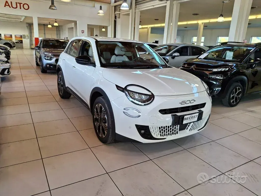 Usata Fiat 600 La Prima 101 CV (74 kW) 2025 Bianco pastello SUV