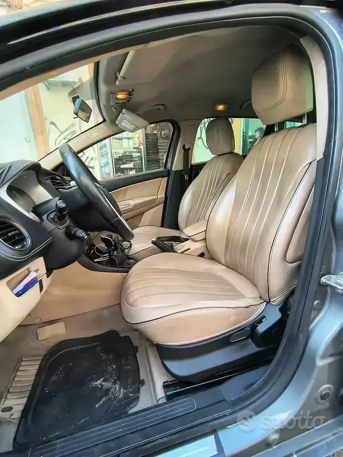 Usata Lancia Delta Platinum 165 CV (121 kW) 2012 Grigio Utilitaria