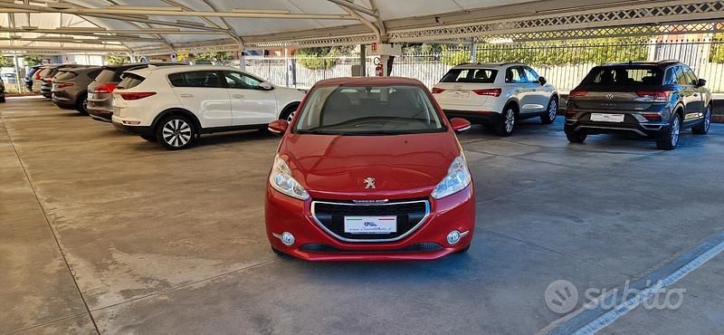 Usata Peugeot 208 Allure 68 CV (50 kW) 2014 Rosso Utilitaria