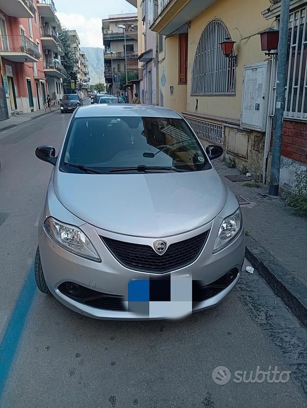 Usata Lancia Ypsilon Silver 69 CV (50 kW) 2020 Grigio Utilitaria