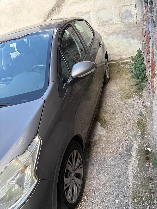 Usata Peugeot 208 2014 Utilitaria