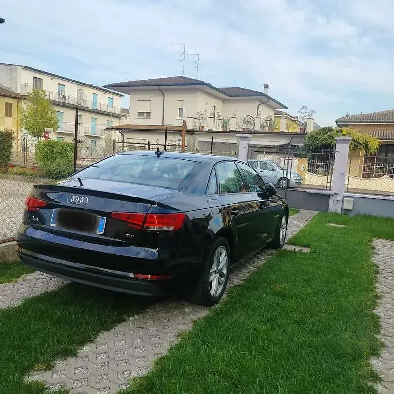 Usata Audi A4 Business 150 CV (110 kW) 2017 Nero Berlina