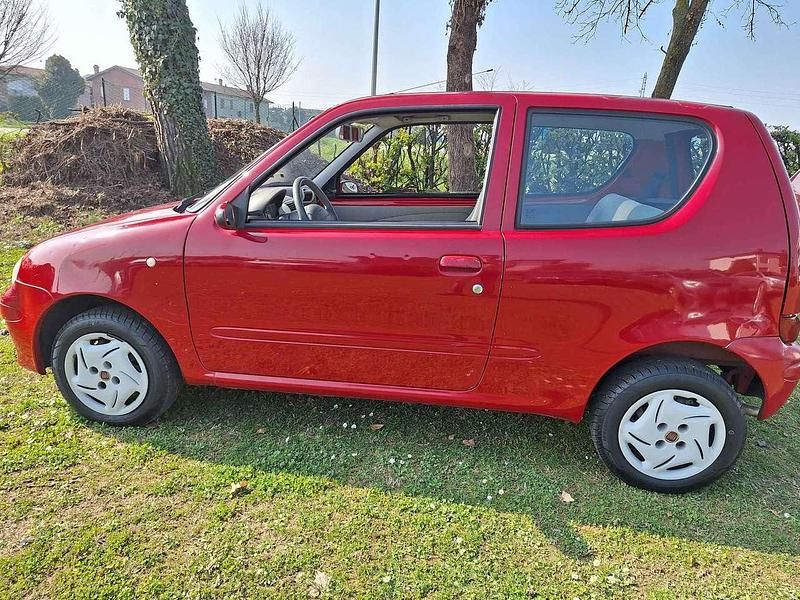 Usata Fiat 600 Active 54 CV (39 kW) 2010 Rosso perlato Utilitaria