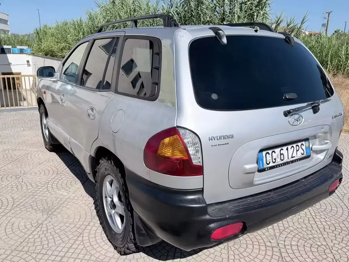 Usata Hyundai Santa Fe Dynamiq 112 CV (82 kW) 2004 Grigio SUV