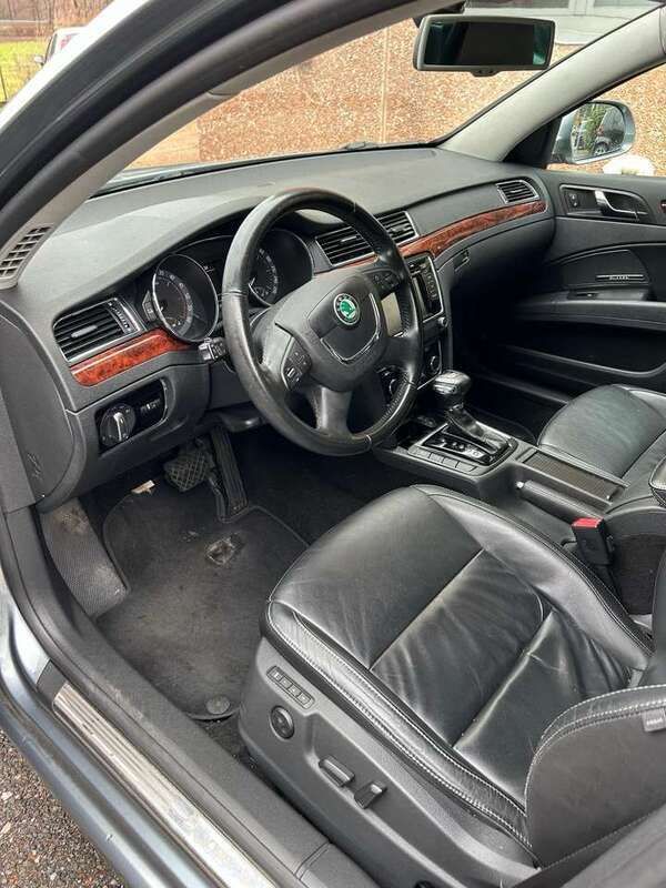 Grigio Usata 2013 Skoda Superb Ambition Station wagon | 8000 € (Buon prezzo) - Immagine 1/4