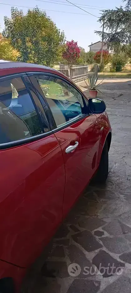 Usata Lancia Ypsilon 69 CV (50 kW) 2024 Rosso Utilitaria