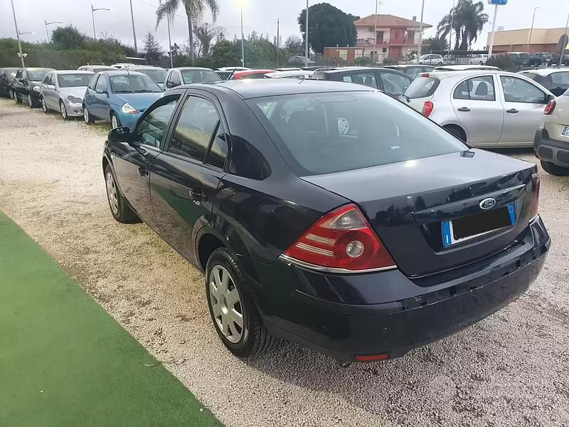 Begagnad Ford Mondeo 116 HK (85 kW) 2005 Blå Sedan