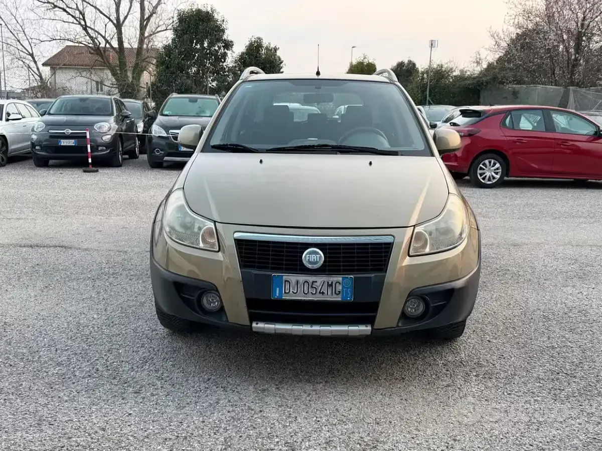 Usata Fiat Sedici Dynamic 107 CV (78 kW) 2007 Grigio SUV